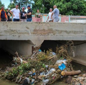 Comunidades marabinas reciben atención oportuna ante obstrucción de vías