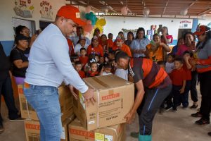 Alcaldía de San Francisco realiza entregas de equipos para mejorar infraestructuras educativas