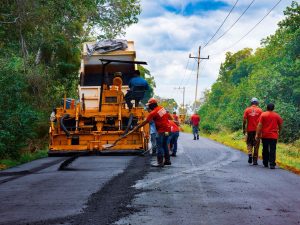 Con 7.000 toneladas de asfalto la Gobernación del Zulia recupera vialidad La Tigra-La Comparsita de Mara