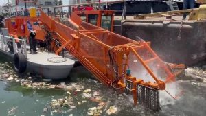 Más de 394 mil toneladas de desechos sólidos se han retirado del Lago de Maracaibo