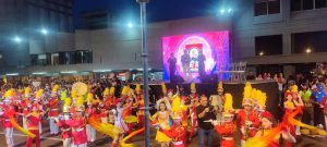 Comparsas, carrozas y talento popular recorrieron Maracaibo en el inicio de la 59ª Feria de La Chinita.