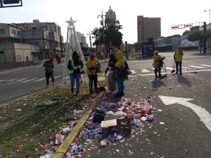 Más de 300 ambientalistas limpiaron Bella Vista y 5 de Julio tras el Encendido de Luces en Maracaibo.