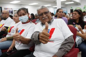Más de 60 sanfranciscanos recibieron títulos de propiedad en acto cultural y comunitario