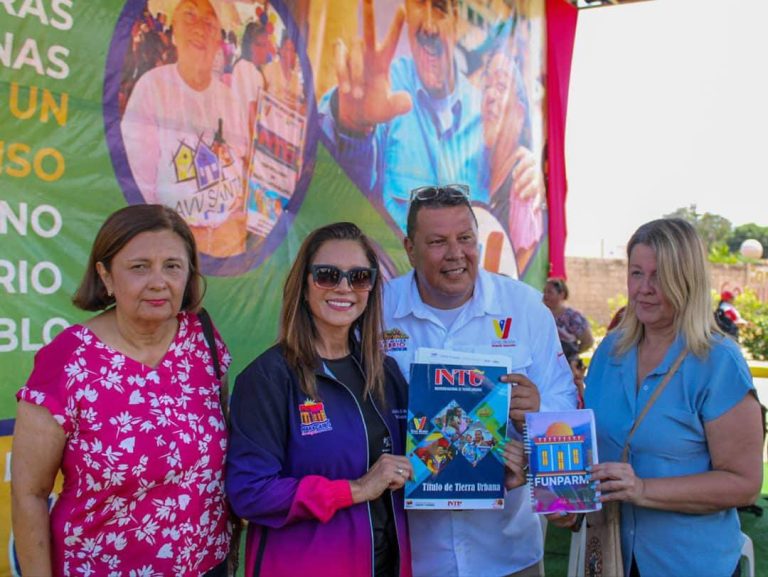 Maracaibo entrega viviendas, títulos de propiedad y respalda a FUNPARM