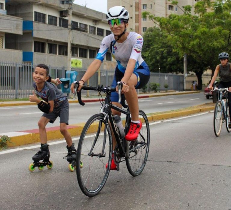 Más de mil personas disfrutaron siete kilómetros de deporte y recreación en la ciclovía de Maracaibo
