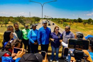 Gobernador Luis Caldera impulsa desarrollo en Santa Rita en las áreas de agua, educación e iluminación