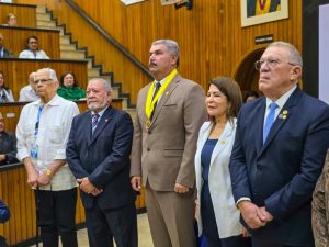Facultad de Medicina de LUZ otorga Medalla al Honor al Mérito al Gobernador Luis Caldera