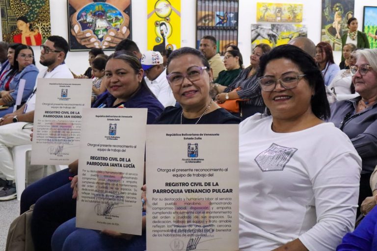 Condecoran  y ratifican registradores civiles parroquiales en Maracaibo