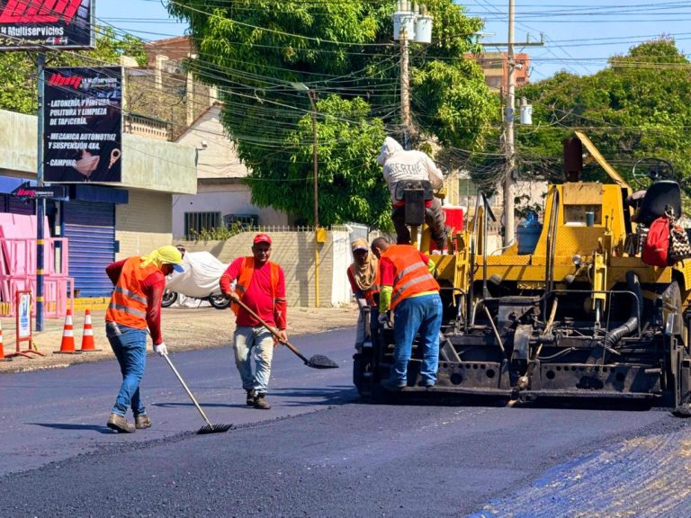 Mega Plan de Vialidad despliega 1200 toneladas de asfalto en Maracaibo