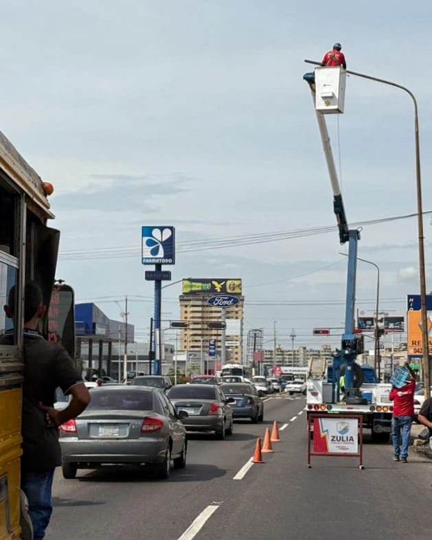 Alumbrado público total Av Delicias y vías de Maracaibo renacen