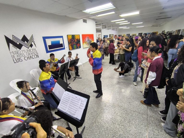Museo de Artes Gráficas Luis Chacón inauguró la muestra colectiva «Ingenio, Luz y Color»