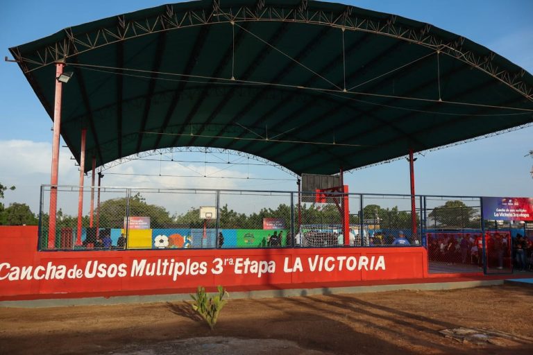 Ayuntamiento Marabino entrega cancha renovada en La Victoria
