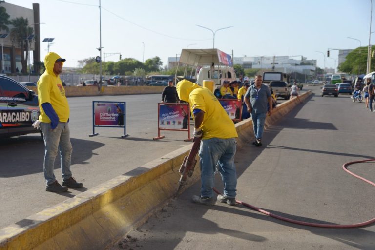 Alcaldía de Maracaibo construye paso peatonal entre Cima y Gran Bazar